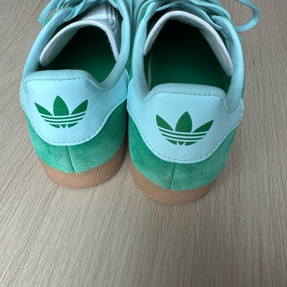 Adidas Gazelle Sneaker Women's Size: 7.5 Green & Flash Aqua & Gold - Picture 3 of 9